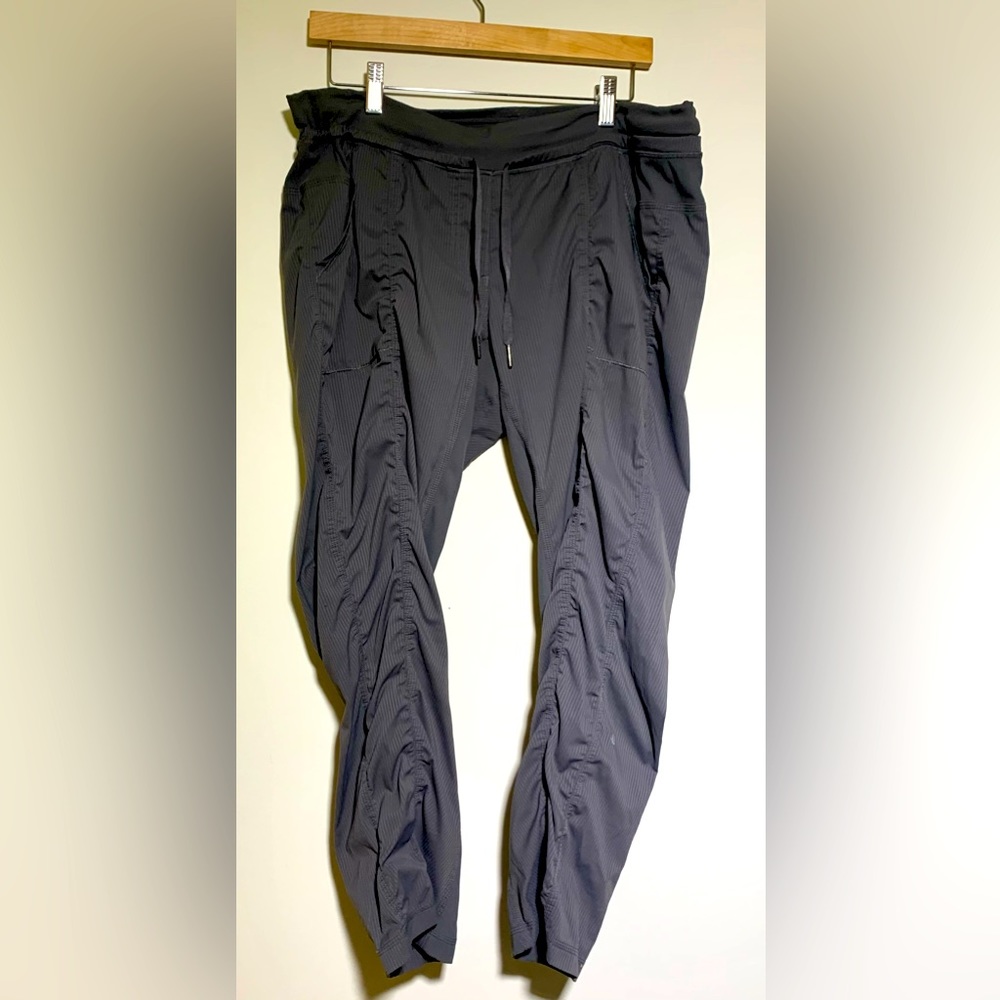 Lululemon Athletica Pants Womens Size 12 Dance Studio Gray/Slate Pull On Cropped